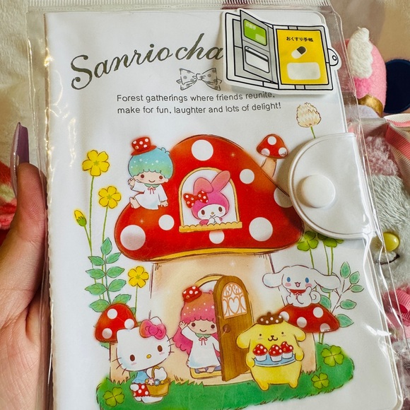 Sanrio Card Organizer - Picture 3 of 3